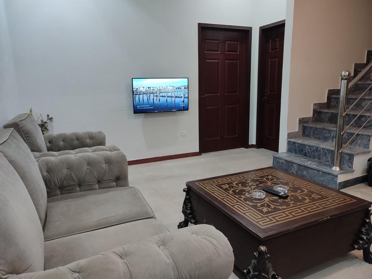 Вилла Fully Furnished Options Near Dha Phase 5 & 6 Лахор Экстерьер фото